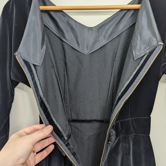 Vintage‎ Black Velvet Cocktail Mid-length Dress Empire Waist Wiggle - Picture 11 of 13